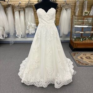 Jaclyn Exclusive – Style 19083 Elegant Lace Strapless Wedding Dress